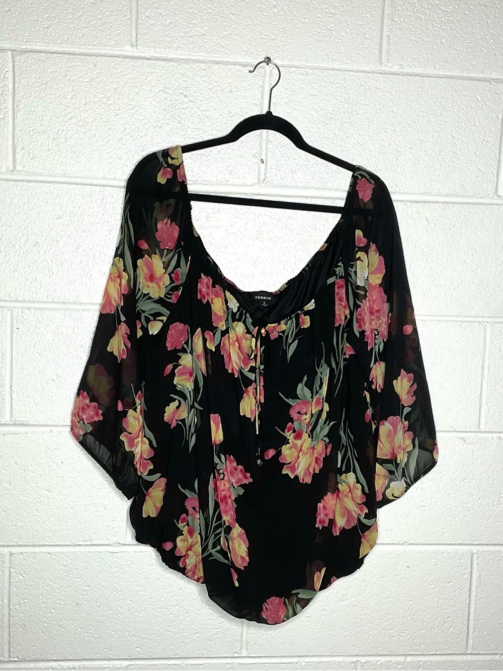 < Torrid Floral Plus Size Flowy Blouse Size 2X >